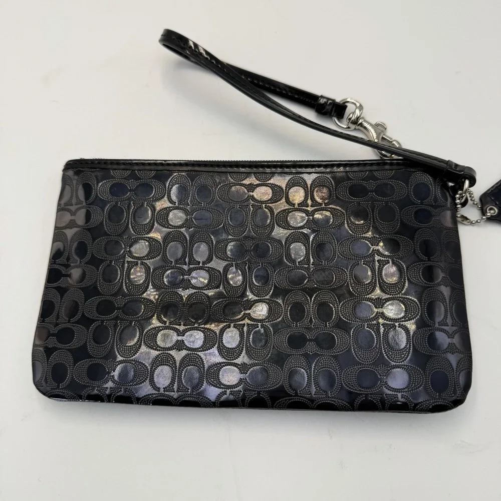 Coach 5x7 Embossed Black Patent Leather Bow Heart Wristlet Wallet 7.5'' X 5''